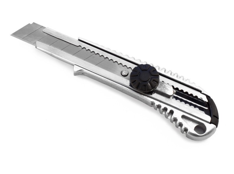 Нож с отлам. лезвиями, 18 мм алюм. с металлической вставкой 95652027